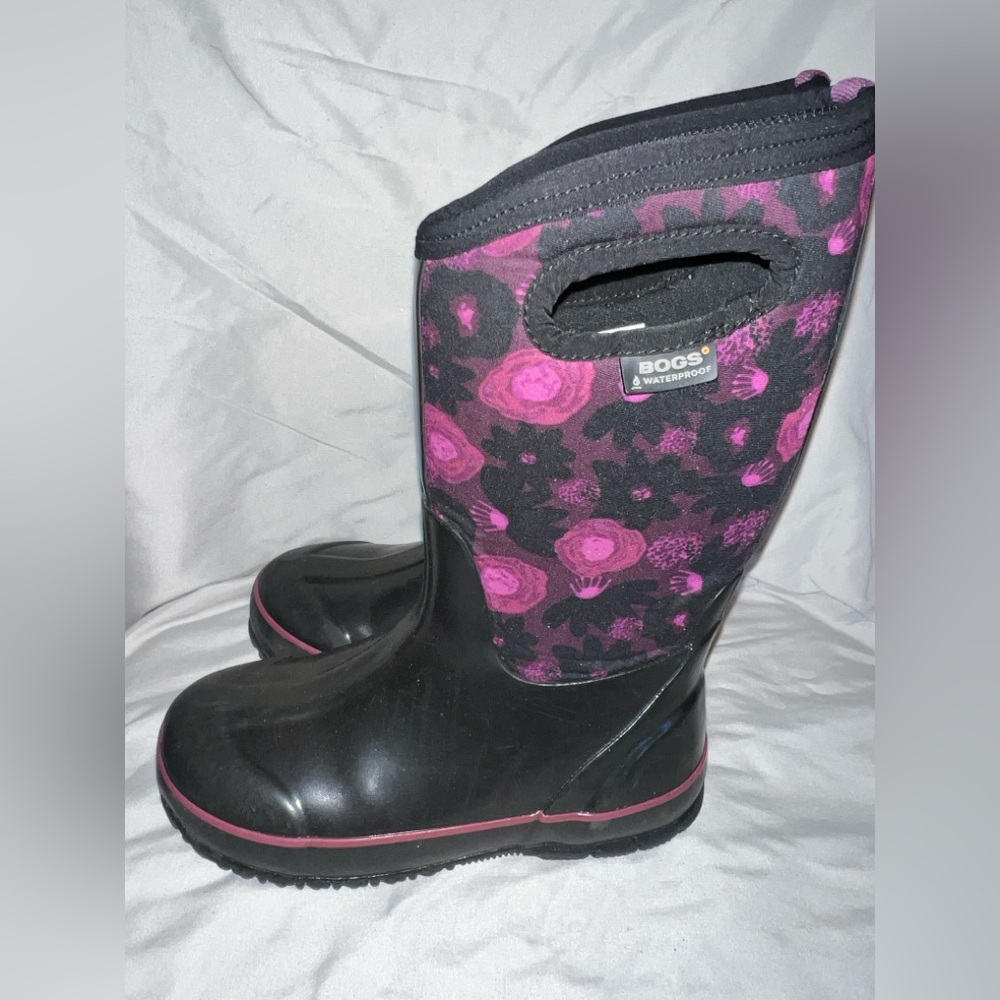 BOGS Black Purple Rose Snow Boots size 2